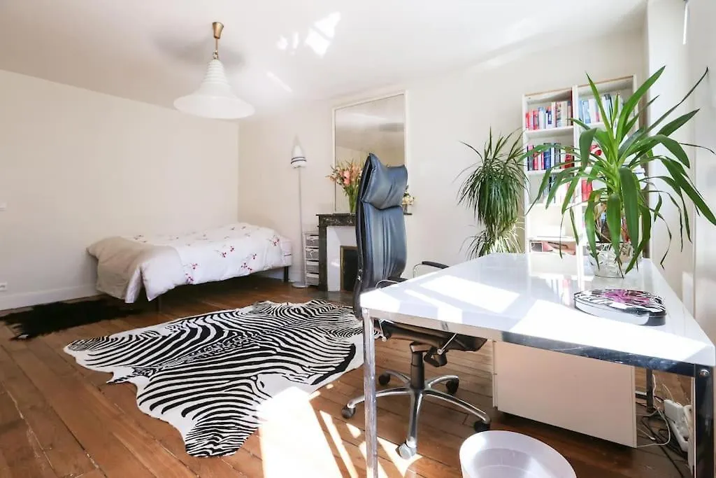 Central And Parisian Style - 3 Bedrooms Paris