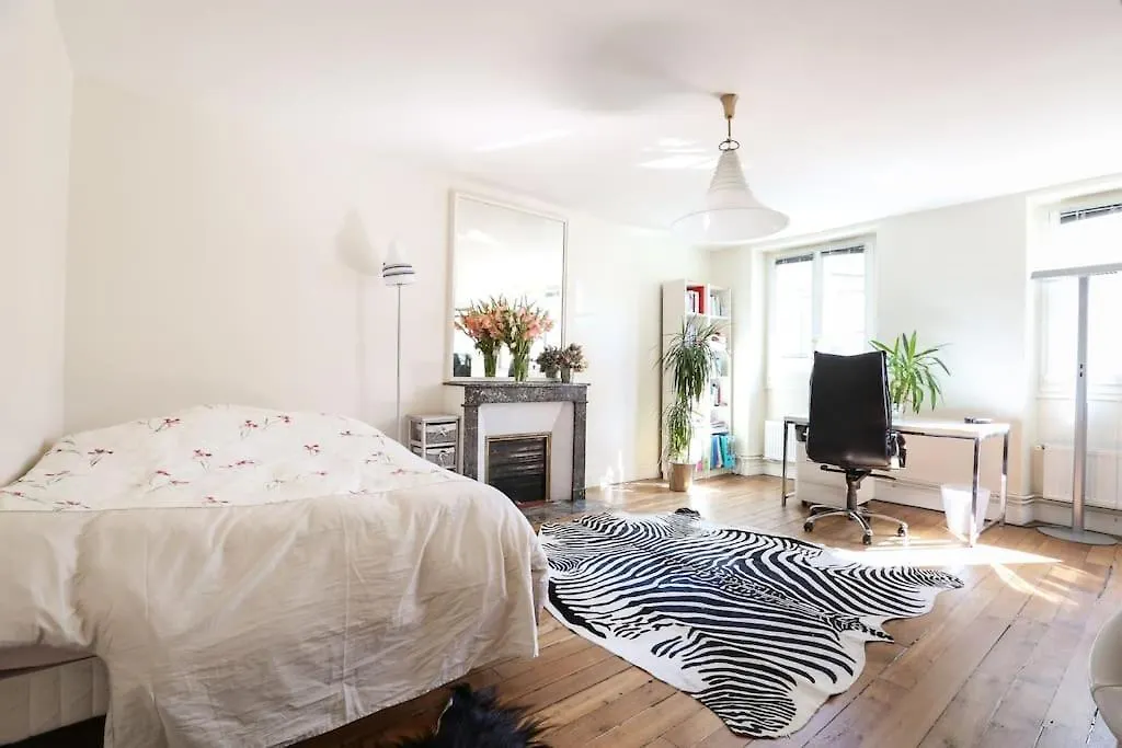 Central And Parisian Style - 3 Bedrooms 0*, Paris France