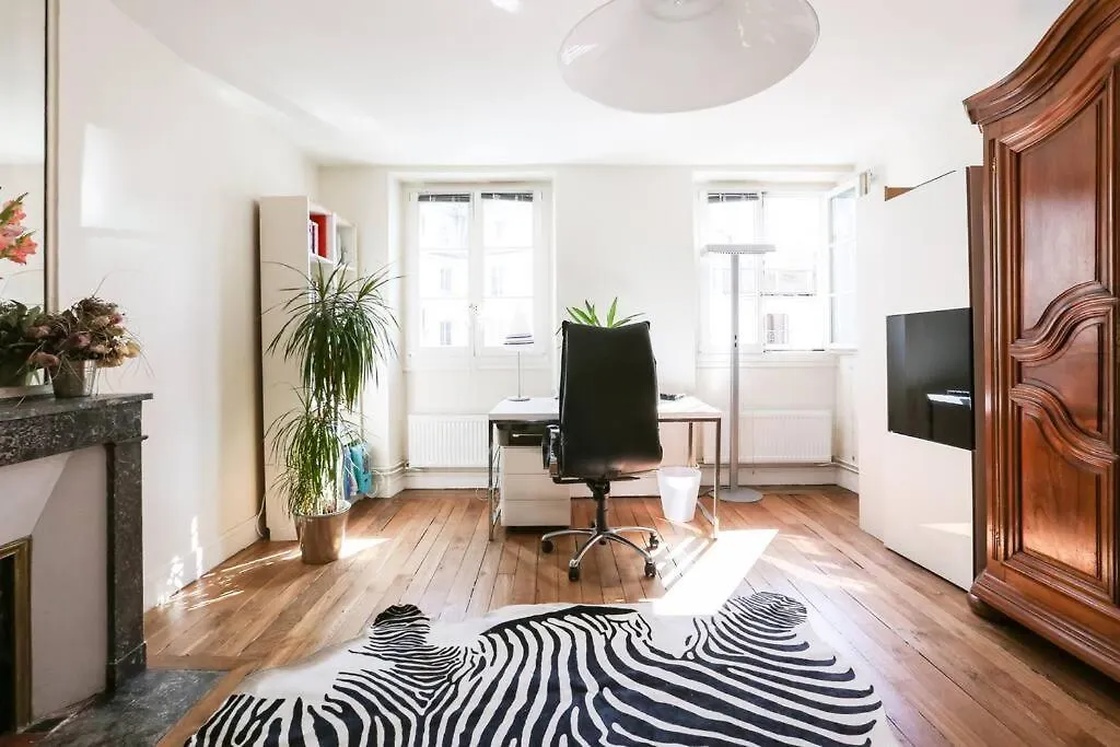 Apartment Central And Parisian Style - 3 Bedrooms France