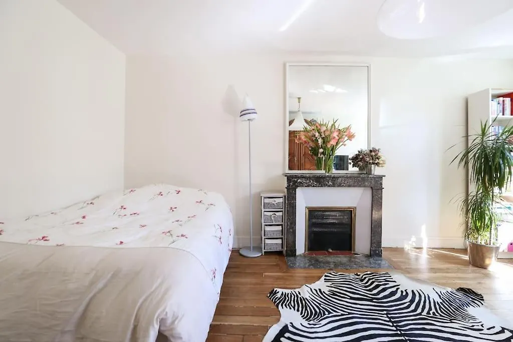 Central And Parisian Style - 3 Bedrooms 0*, Paris