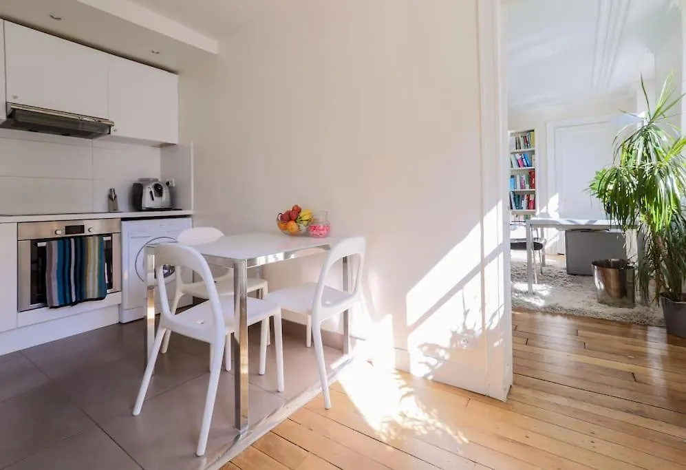 Apartment Central And Parisian Style - 3 Bedrooms